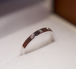 五光留めの結婚指輪