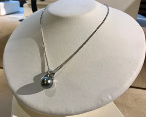 真珠のネックレス(ブラックパール)