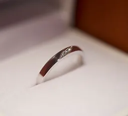彫り留め(連続)の結婚指輪