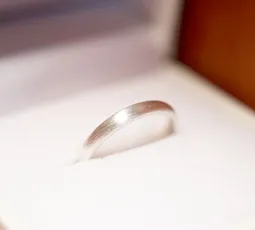 つや消し仕上げの結婚指輪