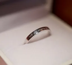 手書きレーザー刻印(外側)された結婚指輪