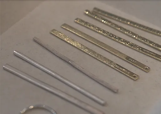 指輪の地金を並べた写真