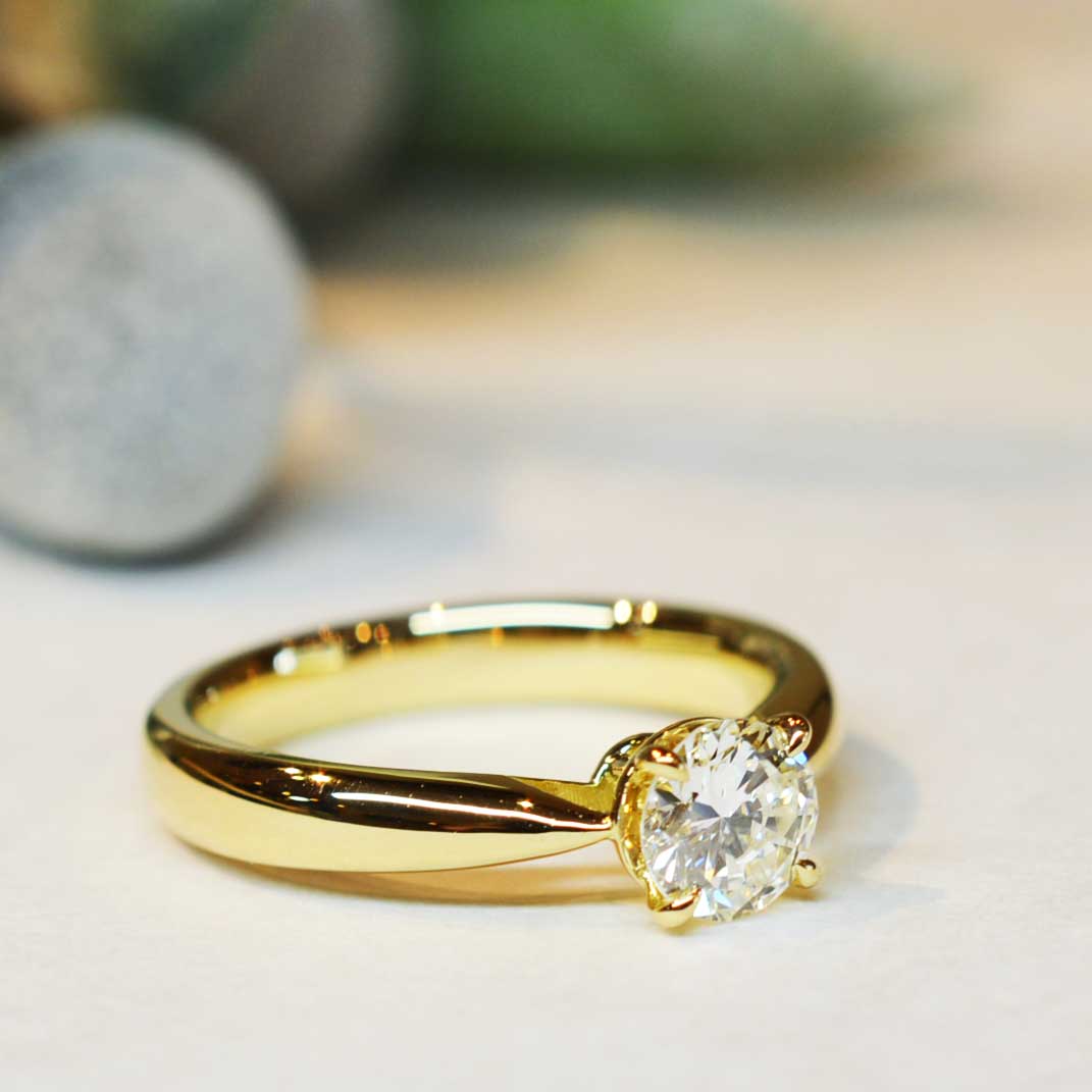 リングの内側、指あたりが丸くてつけやすい結婚指輪