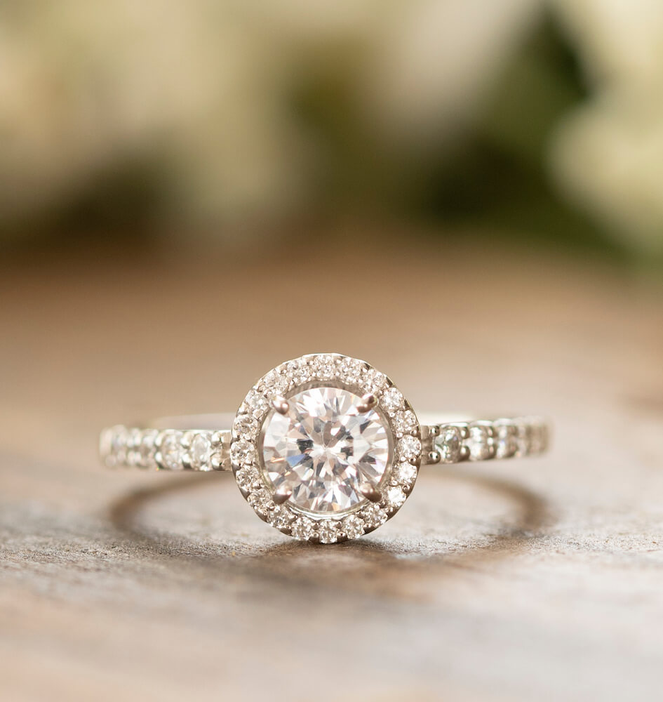 普段使いのダイヤモンドの指輪に最適なカラット数 結婚指輪を手作りするなら工房スミス